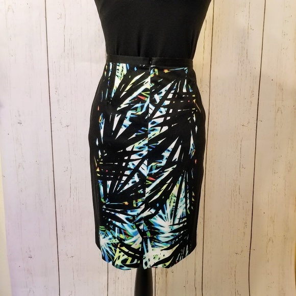 T Tahari Abstract Print skirt - Picture 2 of 5